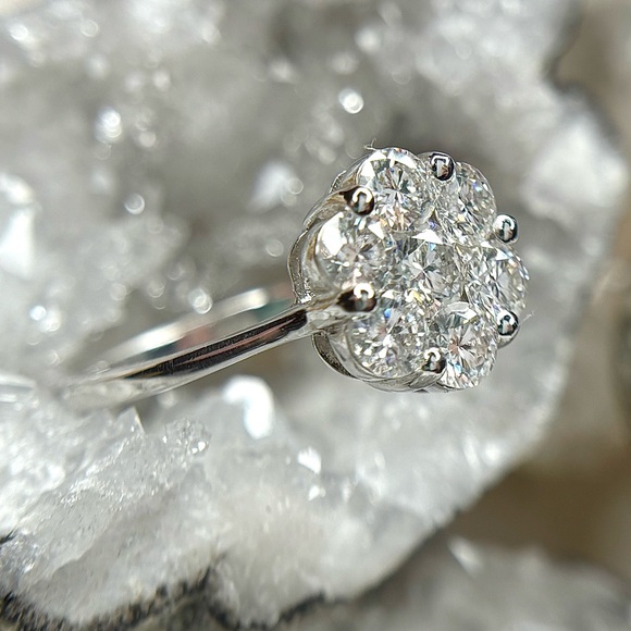 “Crystal Flower” Glorious Flower Moissanite Ring! 💎 - SIZE (7) - Picture 6 of 10